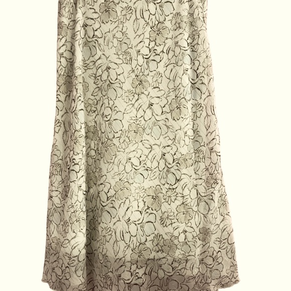 2/30 Women's WRAPPER Asymmetrical skirt with gold accent throughout  Size XL - Picture 2 of 8